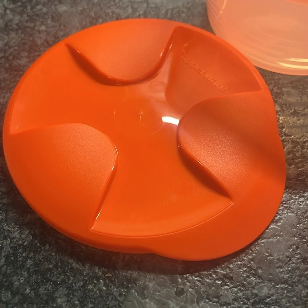 Duo bowls by Tupperware. Interlocking Perfect for leftovers or breakfast…